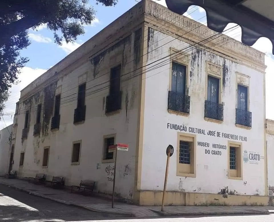 Museu do Crato em seu majestoso prédio começa a desmoronar